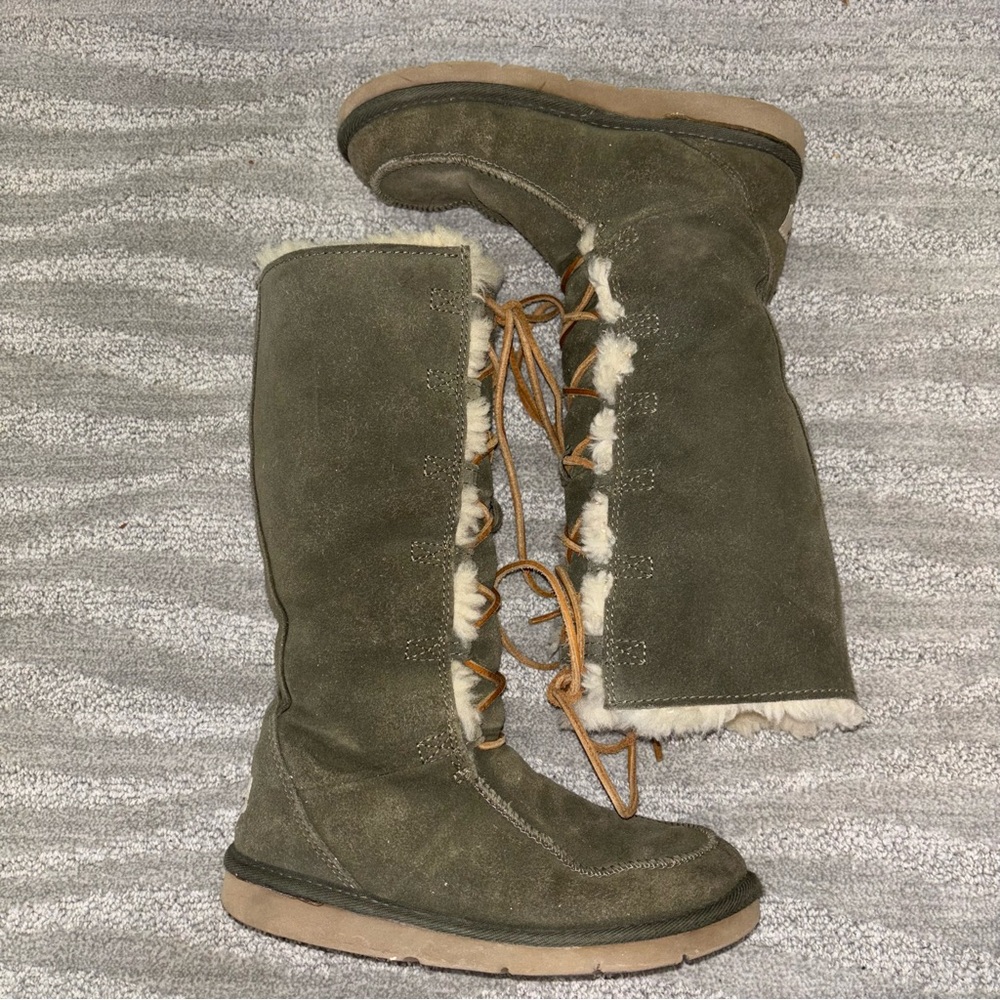 UGG Australia Whitley 5230 Green Suede Sheepskin Lined LaceUp Boots Women’s Sz 6